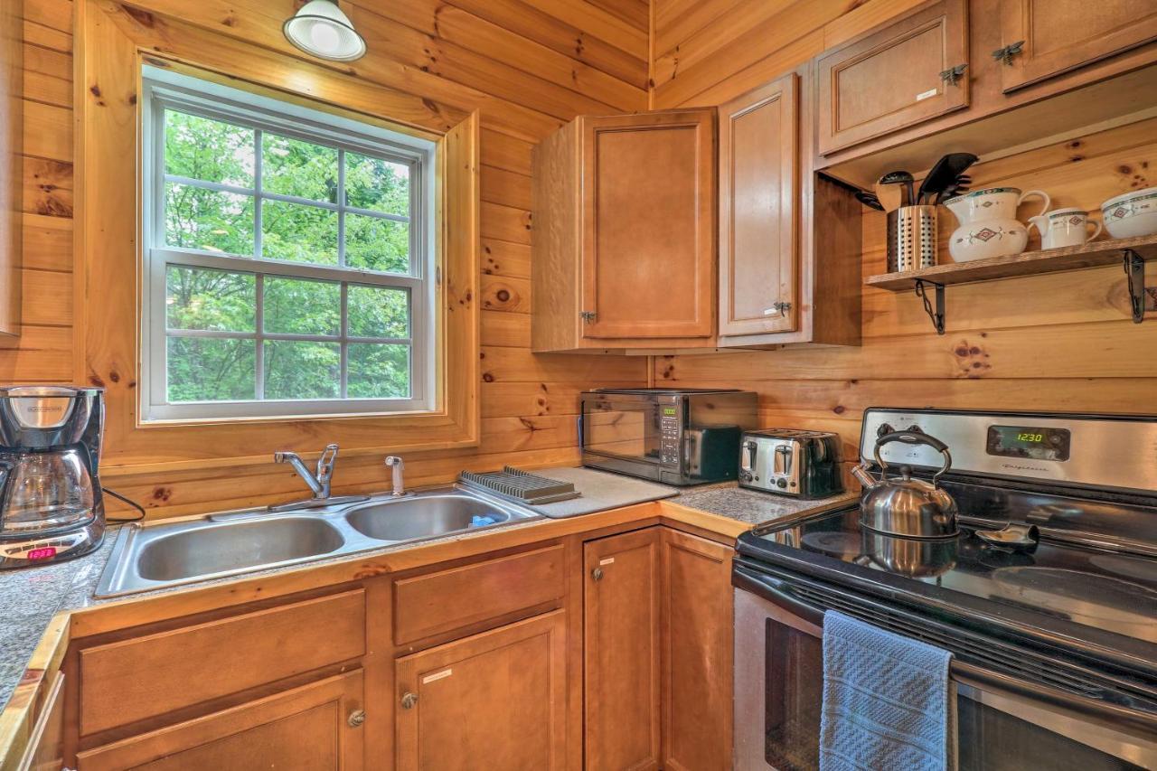Cozy Boone Cabin With Deck Close To Downtown! 외부 사진